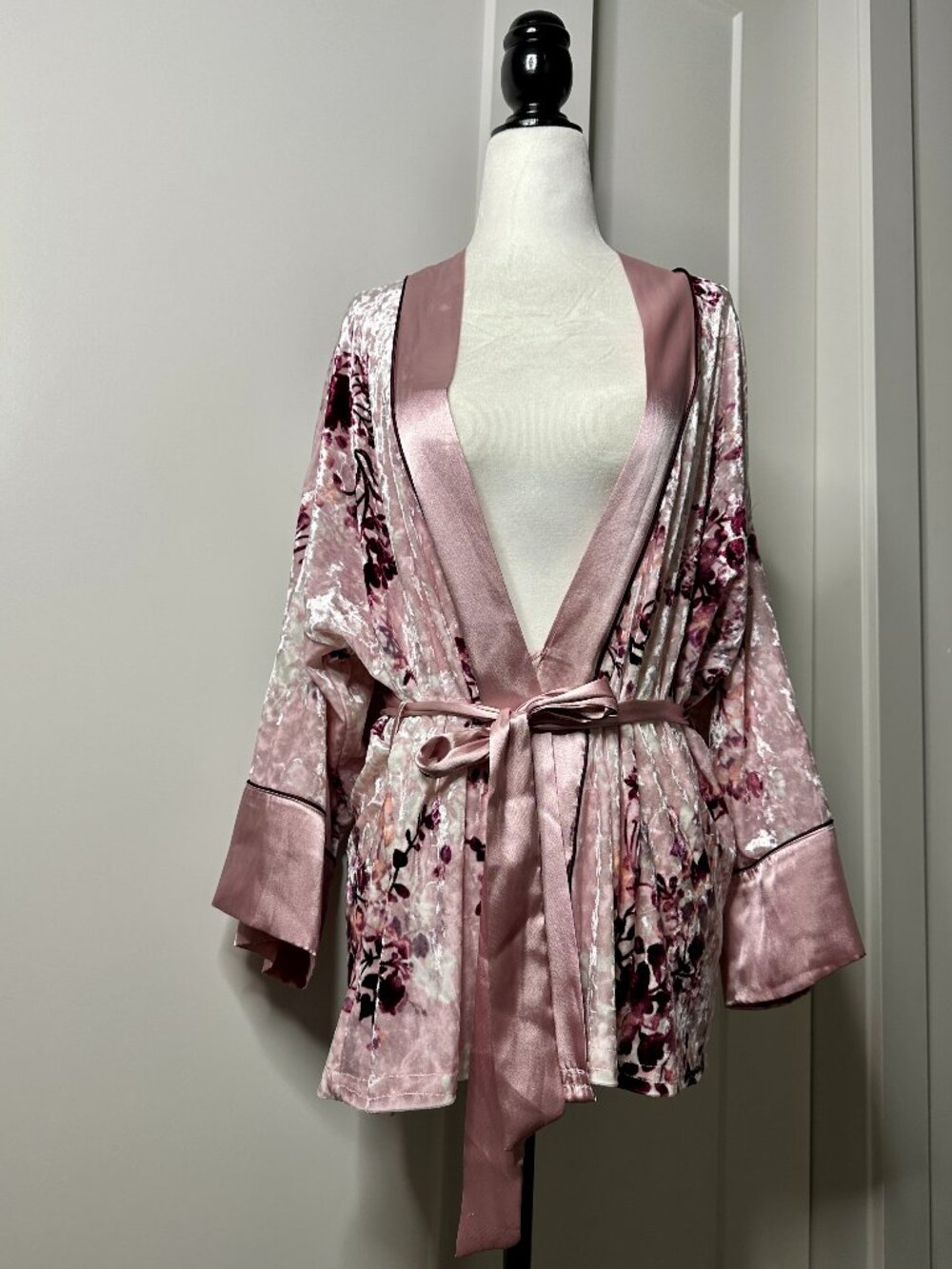 🌸 In Bloom by Jonquil Floral Crushed Velvet Kimono Robe M/L Pink Velvet Duster